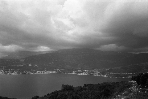 В google maps отмечена точка - Viewpoint Klinci Herceg Novi Kotor Bay. Здесь и до 17 - дорожка от нее в сторону Crkva Sv. Lesendro